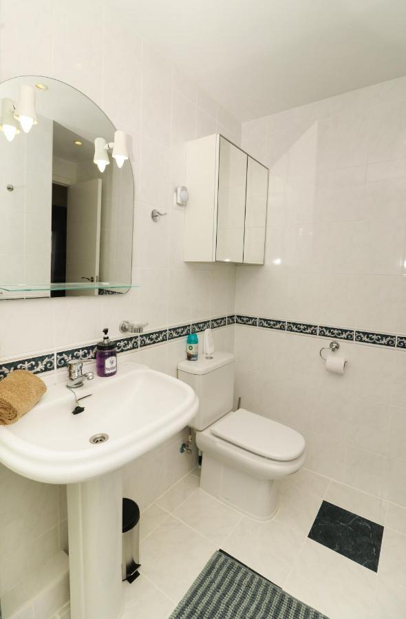 Family Apartment Walking Distance To The Sea And All Amenities Sitio de Calahonda Ngoại thất bức ảnh